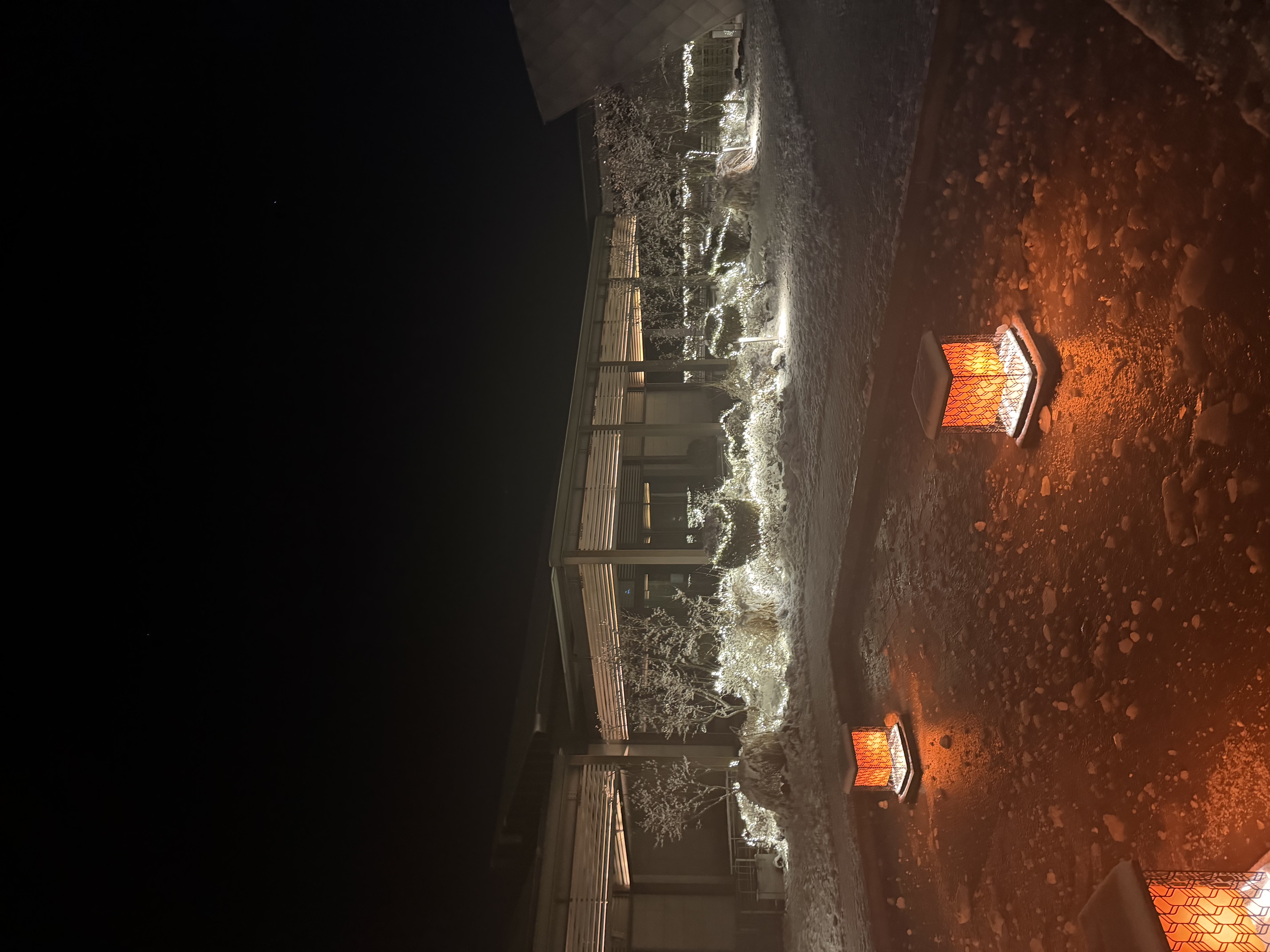 밤에 더 예뻤던 리조트 무드(조명과 눈)