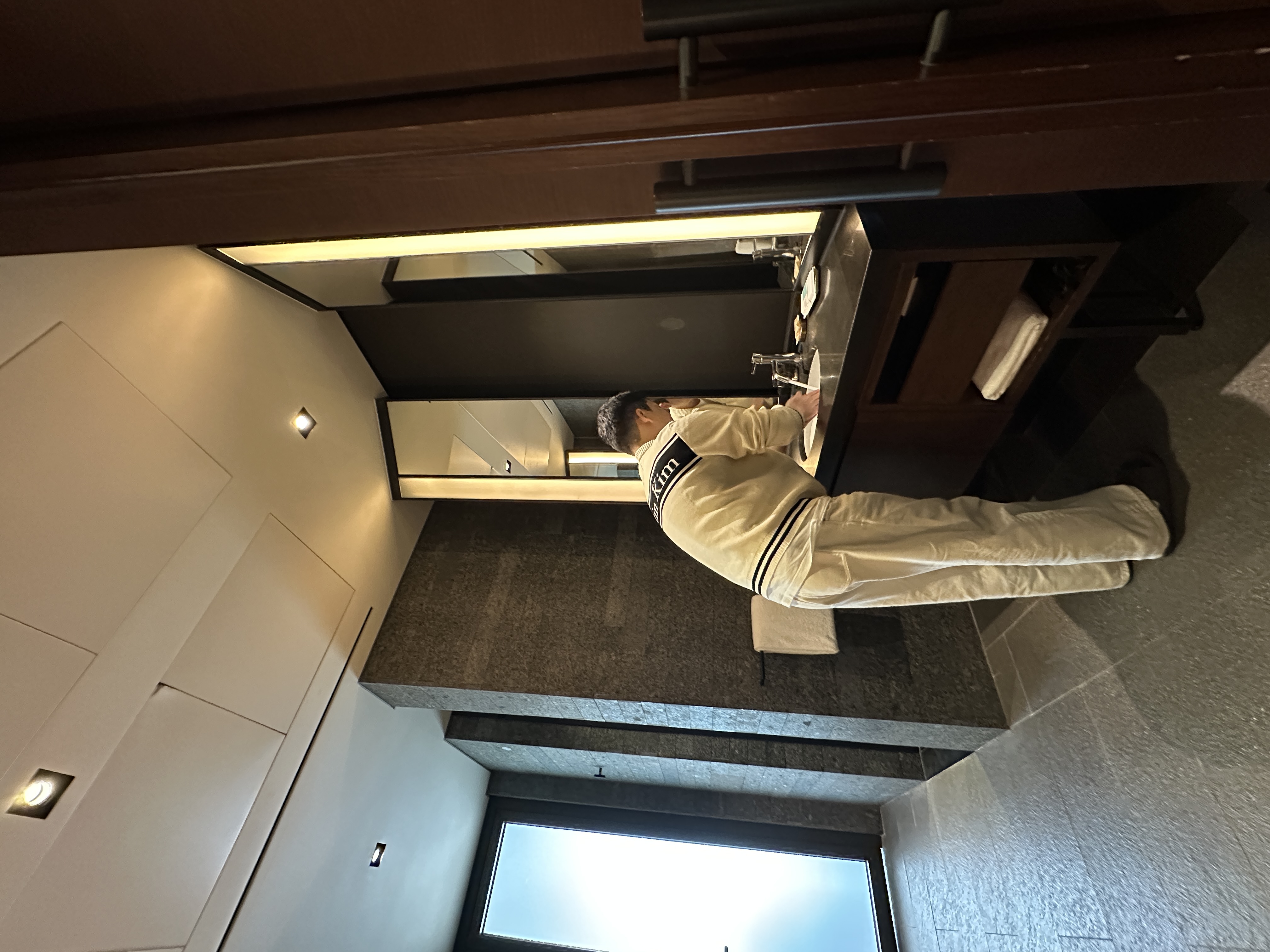 미니멀한 욕실/세면대 동선